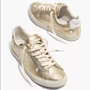 Madewell x Veja™ Esplar Low Sneakers in Star-Embroidered Gold Leather